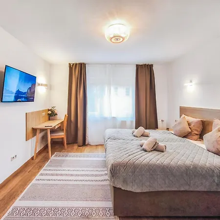 Falk Homes- Luxus City Apartment, Ideal Fuer Geschaeftsreisende & Familien - Nahe Messe, Mit Balkon, Arbeitsplatz & Parkplatz Im Zentrum Nuernbergs, Self Check-In Exterior photo