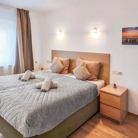 Falk Homes- Luxus City Apartment, Ideal Fuer Geschaeftsreisende & Familien - Nahe Messe, Mit Balkon, Arbeitsplatz & Parkplatz Im Zentrum Nuernbergs, Self Check-In Exterior photo
