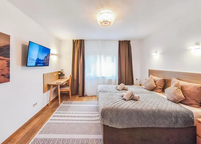 Falk Homes- Luxus City Apartment, Ideal Fuer Geschaeftsreisende & Familien - Nahe Messe, Mit Balkon, Arbeitsplatz & Parkplatz Im Zentrum Nuernbergs, Self Check-In