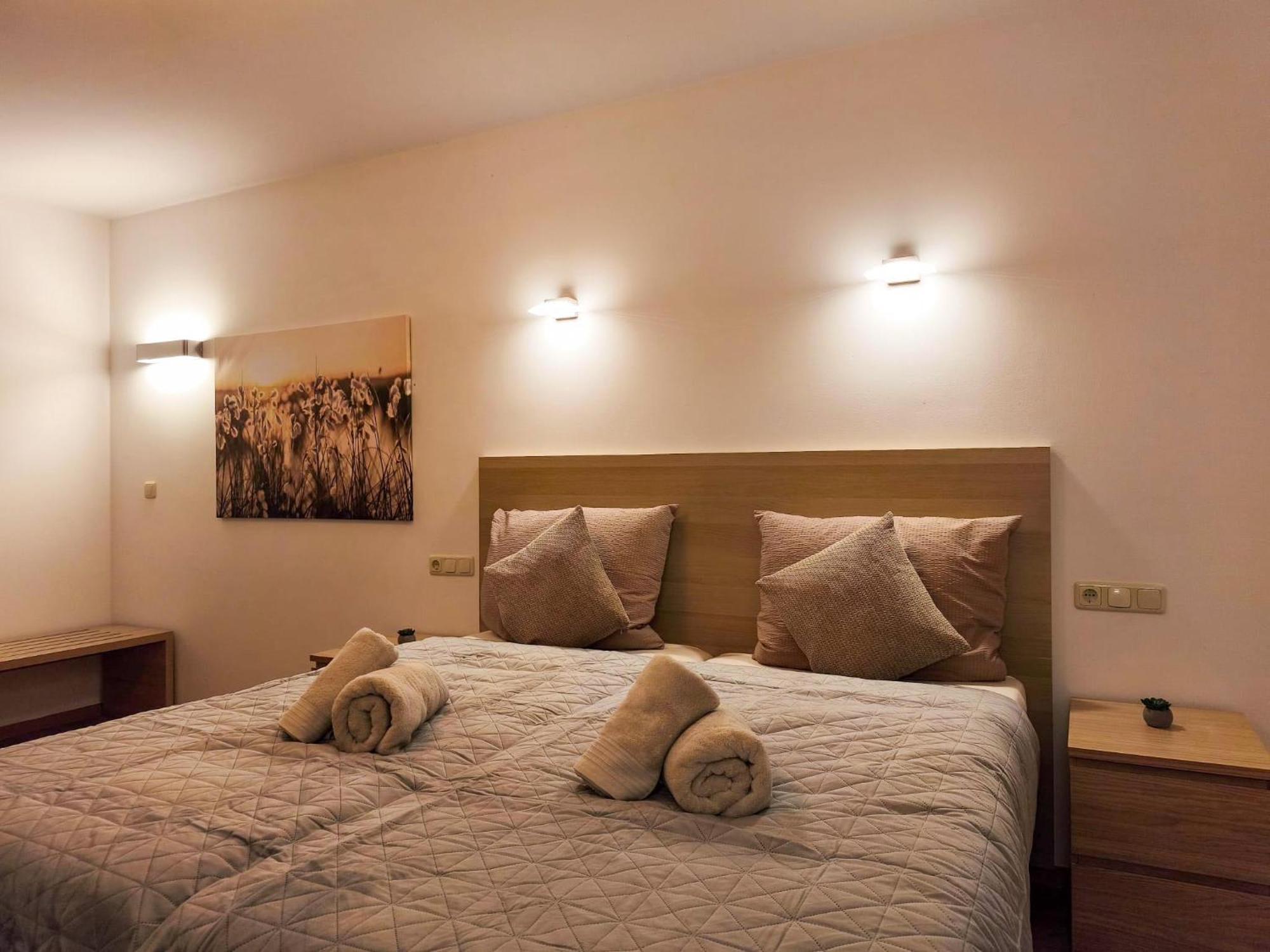Falk Homes- Luxus Apartment, Ideal Fuer Geschaeftsreisende & Familien - Nahe Messe, Mit Balkon, Arbeitsplatz & Parkplatz Im Zentrum Nuernbergs, Self Check-in Apartment Nuremberg