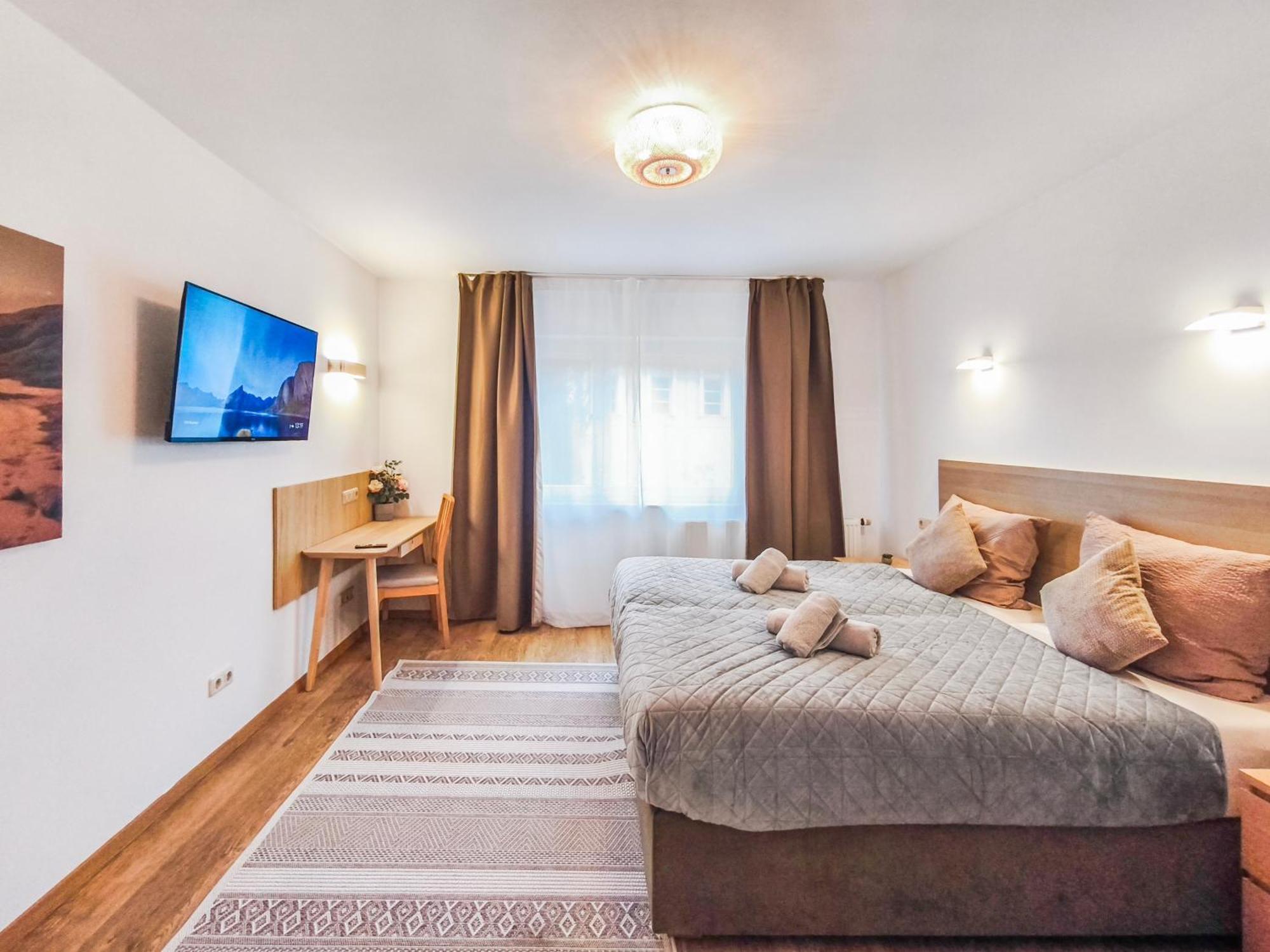 Falk Homes- Luxus Apartment, Ideal Fuer Geschaeftsreisende & Familien - Nahe Messe, Mit Balkon, Arbeitsplatz & Parkplatz Im Zentrum Nuernbergs, Self Check-in Nuremberg