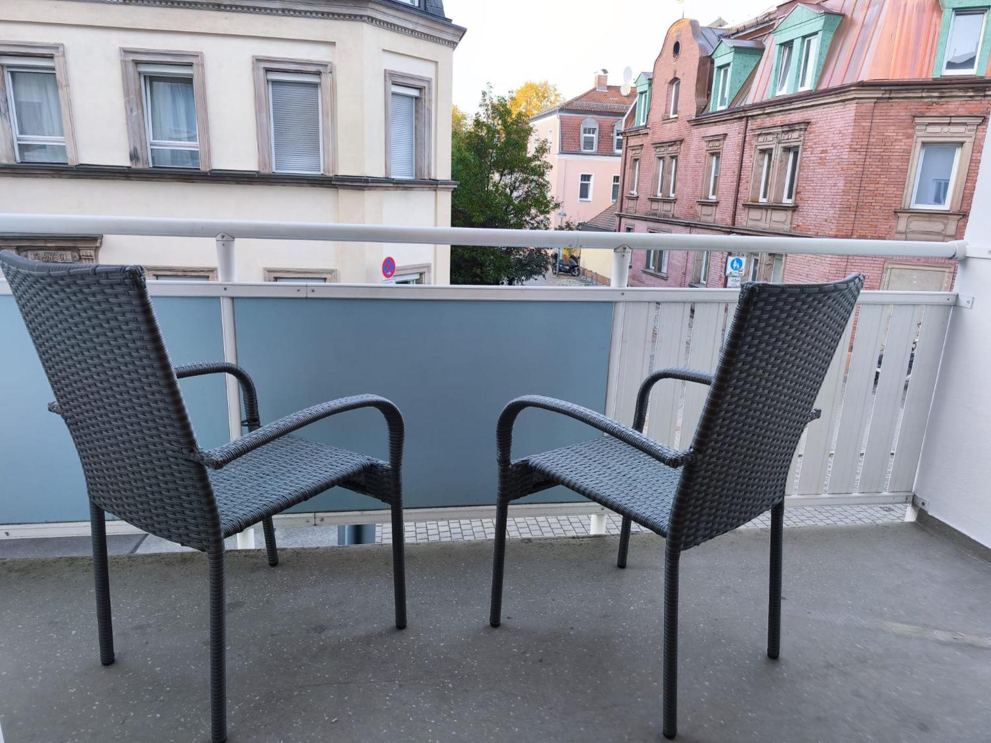 Falk Homes- Luxus Apartment, Ideal Fuer Geschaeftsreisende & Familien - Nahe Messe, Mit Balkon, Arbeitsplatz & Parkplatz Im Zentrum Nuernbergs, Self Check-in * Nuremberg